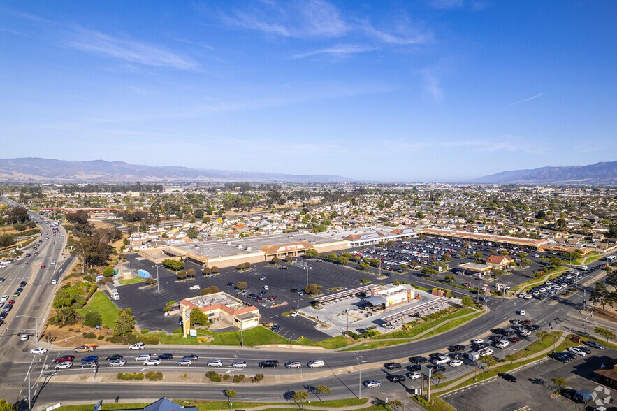 More Photos Of 1000-1050 N Davis Rd, Salinas General Retail For Sale