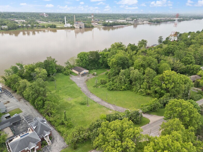 More Photos Of 2000 Utica Pike, Jeffersonville Marina For Sale