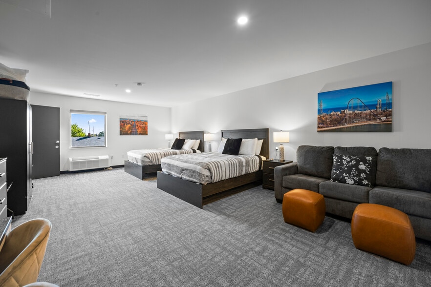 More Photos Of 419 E Market St, Sandusky Hotel For Sale