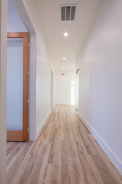 More Photos Of 8343 Upland Ave, Lubbock Office For Sale