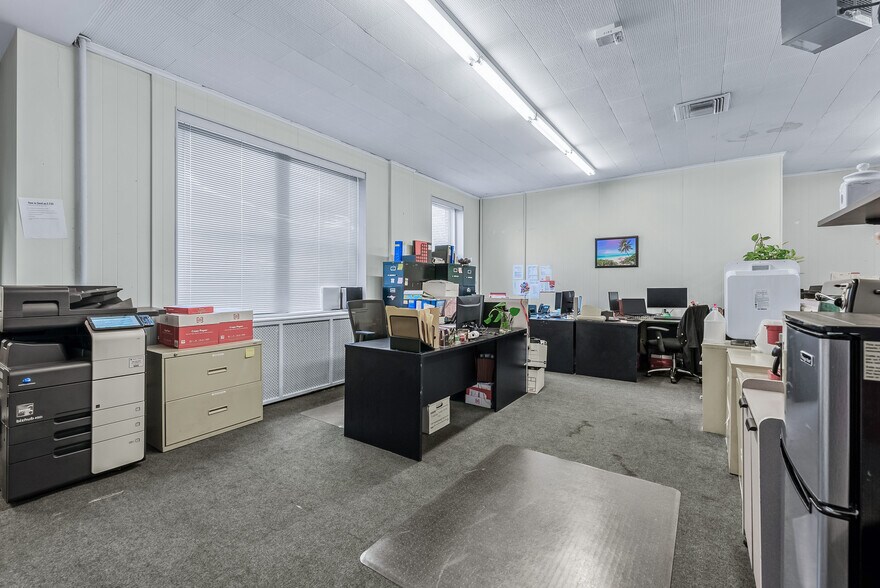 More Photos Of 166-170 Jericho Tpke, Floral Park Loft Creative Space For Lease