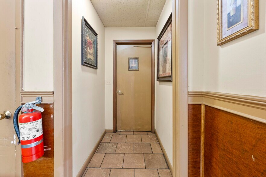 More Photos Of 7390 Shoal Line Blvd, Weeki Wachee Specialty For Sale