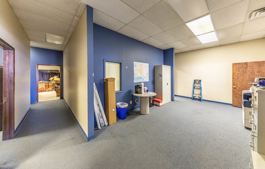 More Photos Of 4615-4617 50th St, Lubbock Freestanding For Sale