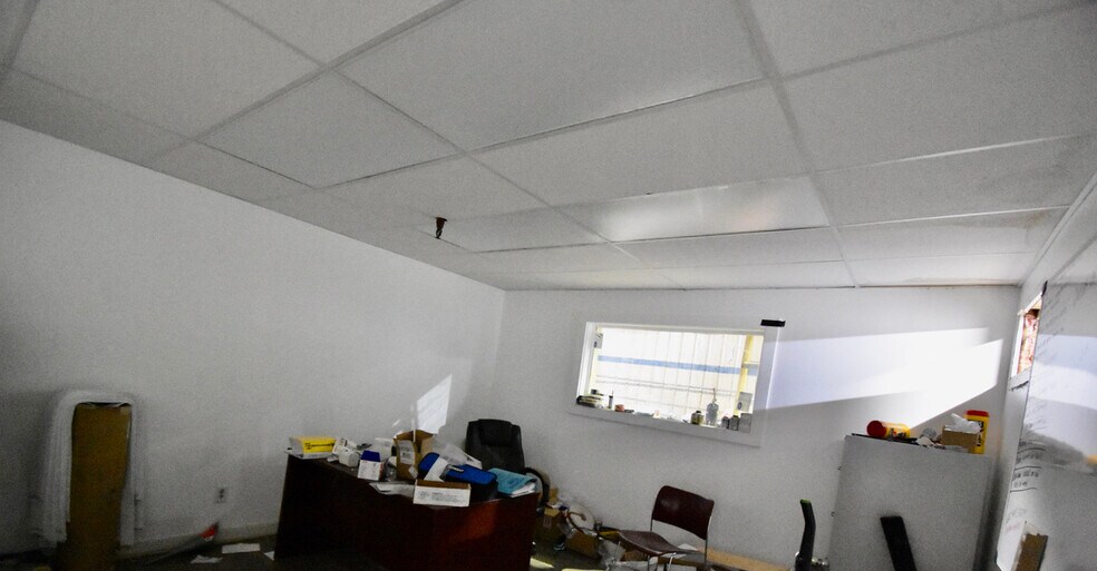 More Photos Of 956 N Broadway St, Greenville Distribution For Sale