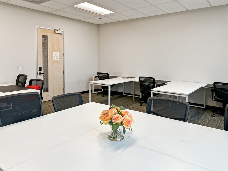More Photos Of 980 W 6th St, Ontario Coworking Space