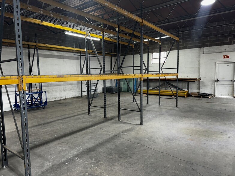 More Photos Of 8600 Chancellor Row, Dallas Warehouse For Lease