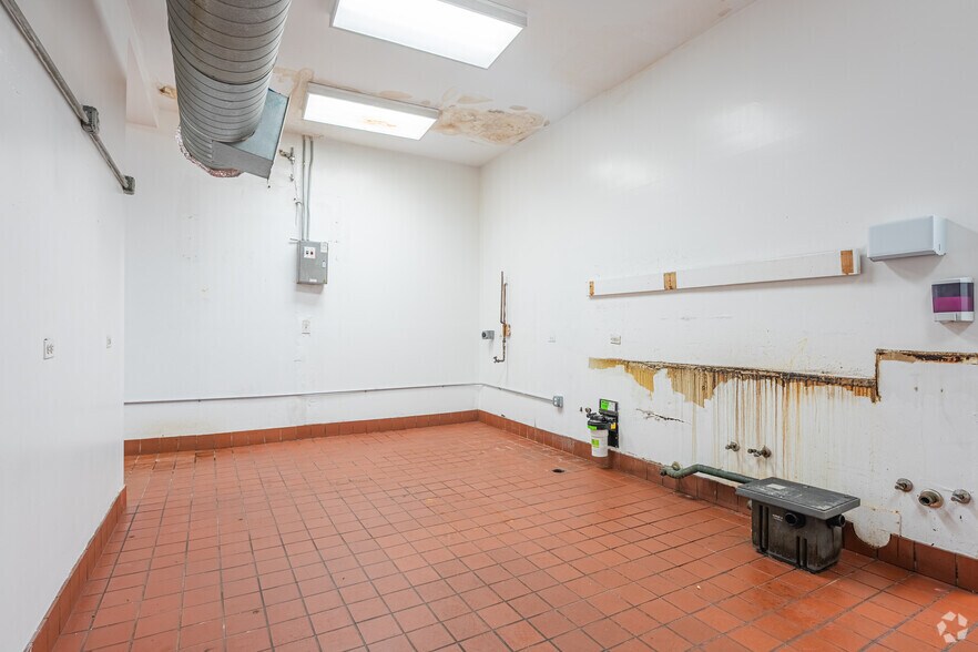 More Photos Of 5431-5433 S Wabash Ave, Chicago Restaurant For Sale