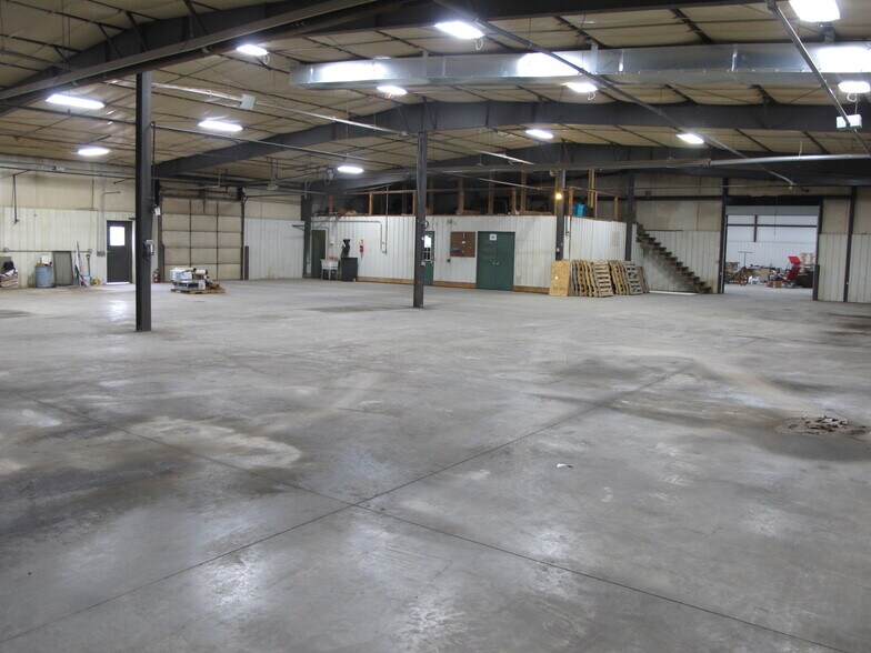 More Photos Of 713 E Main St, Waukon Manufacturing For Sale