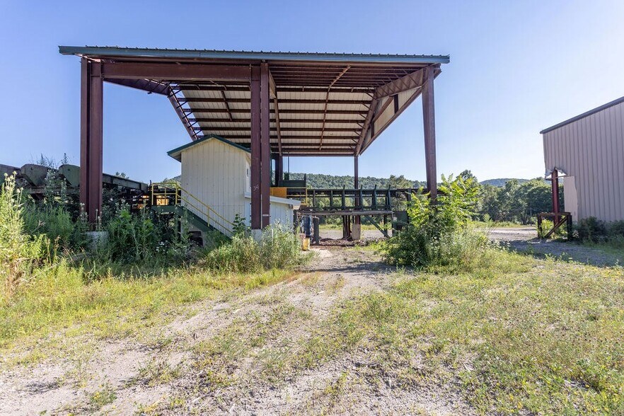 More Photos Of 398 Main St, Roulette Warehouse For Sale