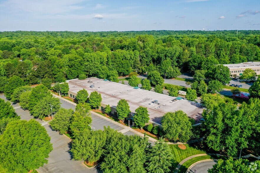 More Photos Of 8510 McAlpine Park Dr, Charlotte Unknown For Lease