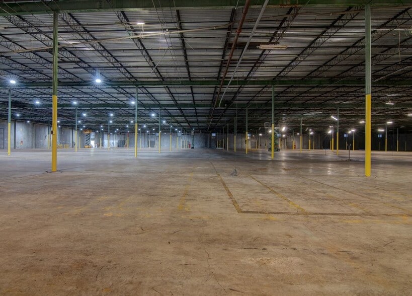 More Photos Of 2210 Melson Ave, Jacksonville Warehouse For Lease