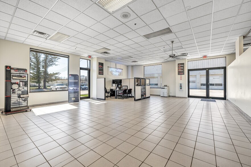 More Photos Of 1988 E Mason St, Green Bay Auto Dealership For Sale