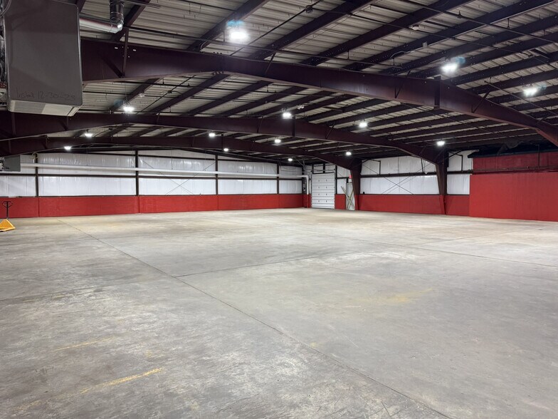 More Photos Of 132 Main St, East Windsor Manufacturing For Lease