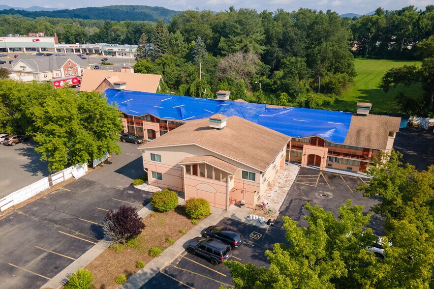 More Photos Of 16 Cheshire Rd, Pittsfield Hotel For Sale