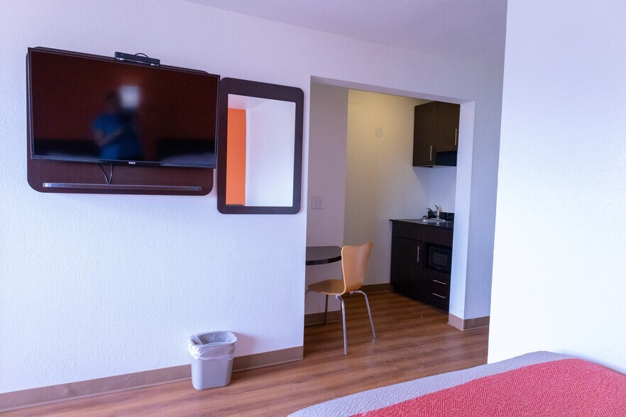 More Photos Of 2420 Commerce Rd, Goodland Hotel For Sale