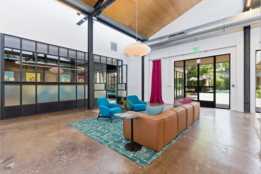 More Photos Of 311-321 Sixth St, San Antonio Office For Sale