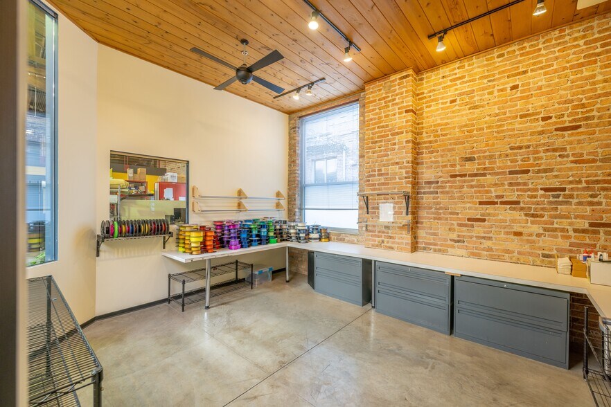 More Photos Of 21 S Racine Ave, Chicago Warehouse For Lease
