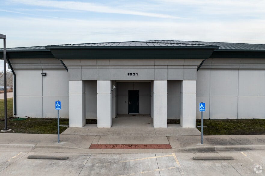 More Photos Of 1931 SE Ninth St, Newton Industrial For Sale