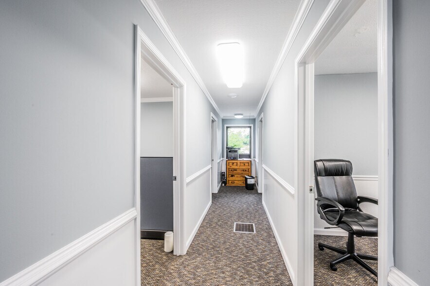 More Photos Of 1502 Westen St, Bowling Green Office For Sale