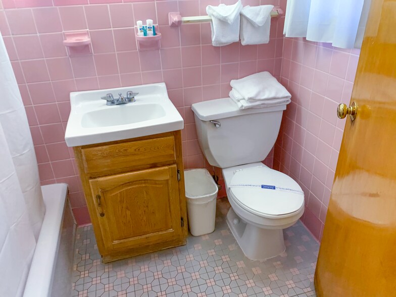 More Photos Of 4100 Albany Post Rd, Hyde Park Hotel For Sale