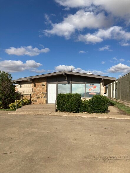 More Photos Of 2620 Yonkers St, Plainview Medical For Lease