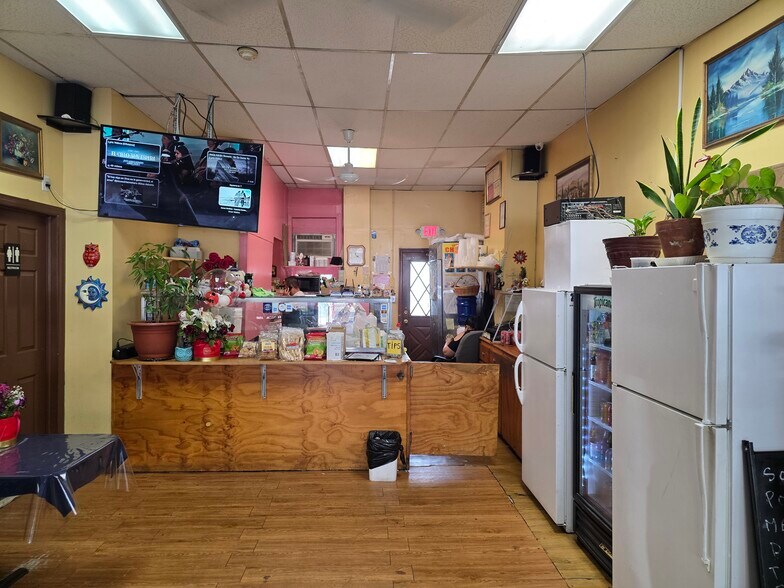 More Photos Of 1309 Summit Ave, Union City Storefront Retail Residential For Sale