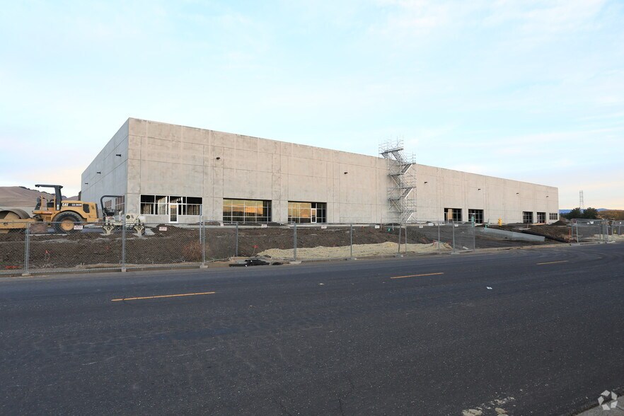 More Photos Of 535 Watt Dr, Fairfield Distribution For Lease