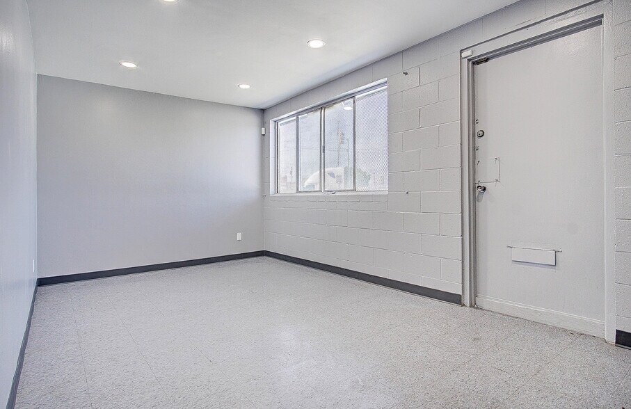 More Photos Of 15300 S Avalon Blvd, Gardena Freestanding For Lease