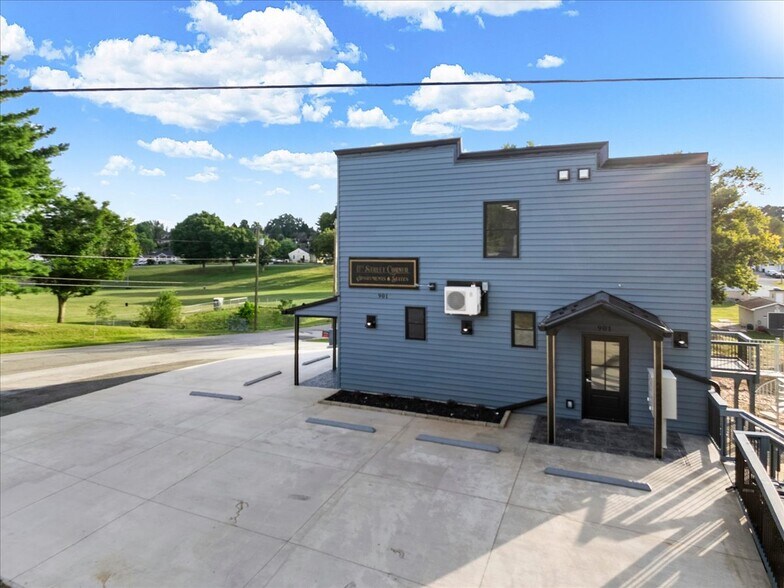 More Photos Of 901 8th St, Radford Apartments For Sale
