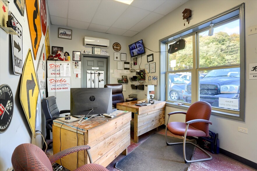 More Photos Of 40 N 4th St, Saint Clair Auto Dealership For Sale