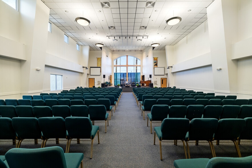 More Photos Of 44339 Beech Ave, Lancaster Schools For Lease