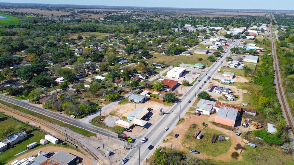 More Photos Of 917 E Main St, Eagle Lake Service Station For Sale