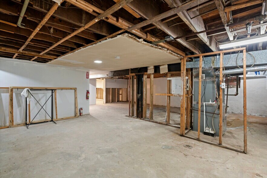 More Photos Of 4928 Marlboro Pike, Capitol Heights General Retail For Lease