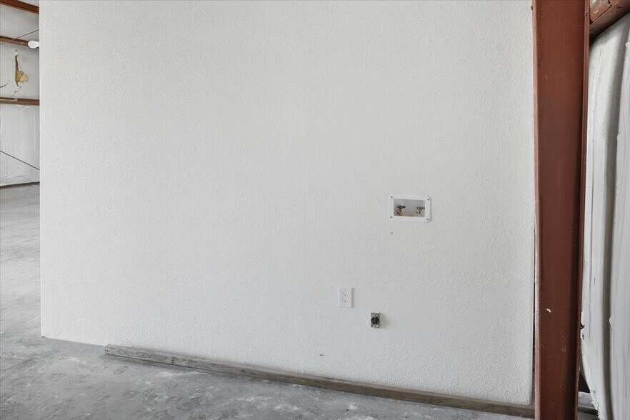 More Photos Of 485 S 8th St, Shandon Industrial For Sale