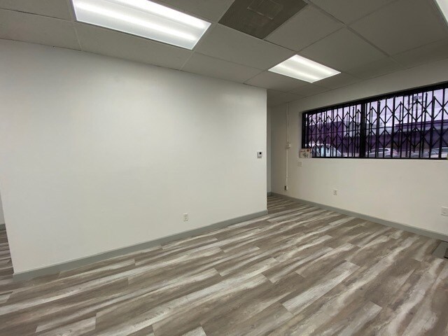 More Photos Of 11232 Vanowen St, North Hollywood Storefront Retail Office For Lease