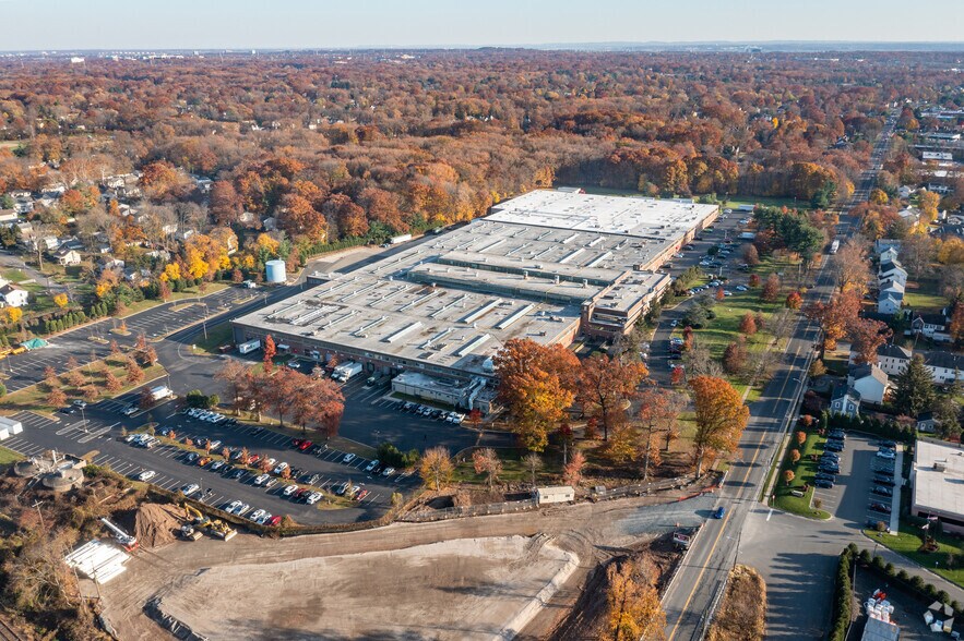 More Photos Of 3775 Park Ave, Edison Warehouse For Lease