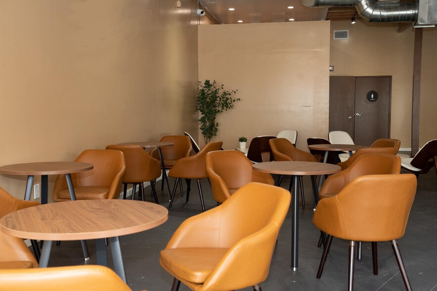 More Photos Of 5911-5913 Hollywood Blvd, Los Angeles Restaurant For Lease