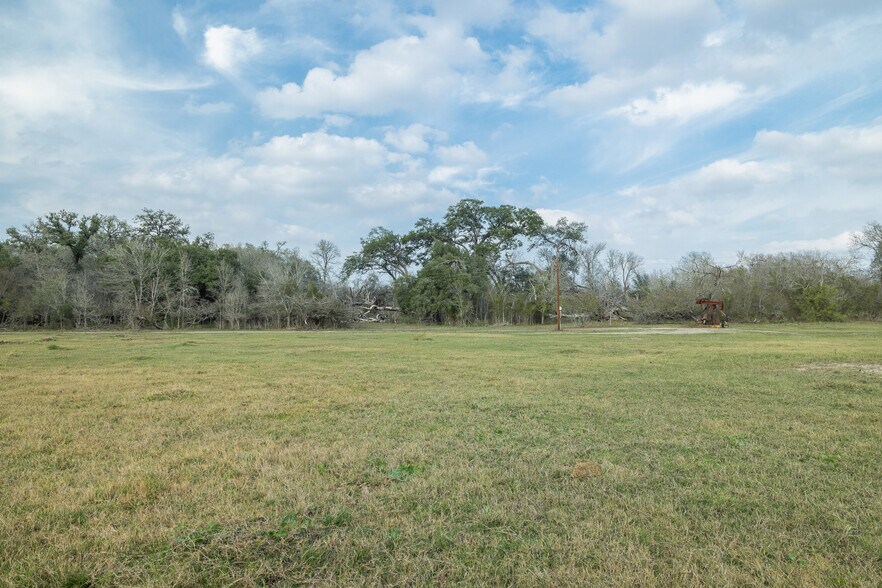 More Photos Of 1144 Treetop ln, Luling Land For Sale