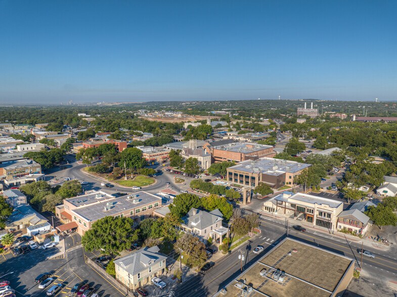 More Photos Of 207 E San Antonio St, New Braunfels Loft Creative Space For Lease