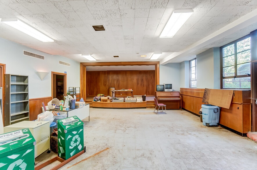More Photos Of 800 Livermore St, Yellow Springs Research And Development For Sale