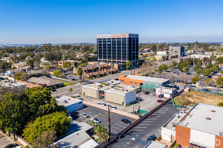 More Photos Of 3646 Long Beach Blvd, Long Beach Loft Creative Space For Lease