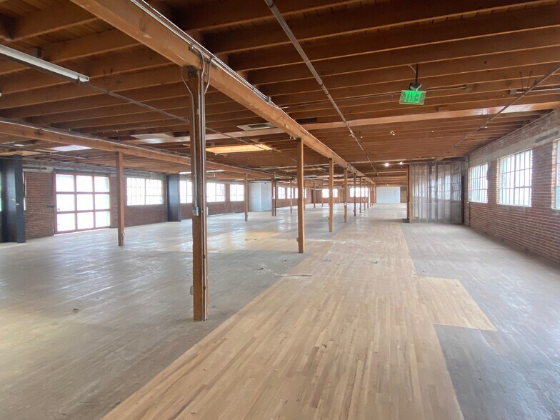 More Photos Of 5955-5959 S Western Ave, Los Angeles Office For Sale