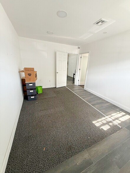 More Photos Of 8335-8349 NW 64th St, Miami Light Distribution For Sale