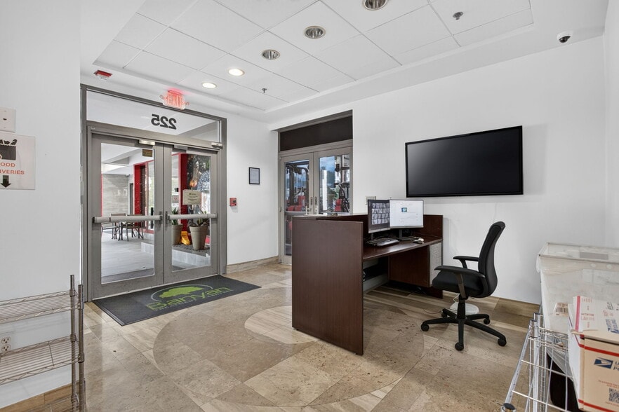 More Photos Of 225 N Federal Hwy, Pompano Beach Office For Lease