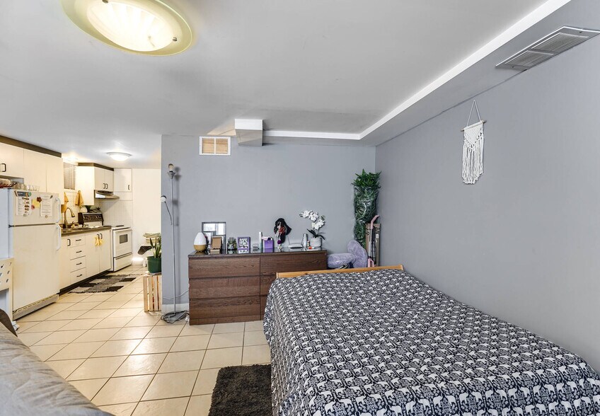 More Photos Of 4 Oriole Gdns, Toronto Apartments For Sale