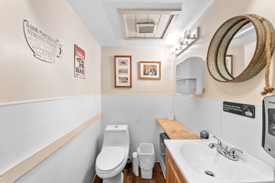 More Photos Of 17460 County Road 501, Bayfield Restaurant For Lease