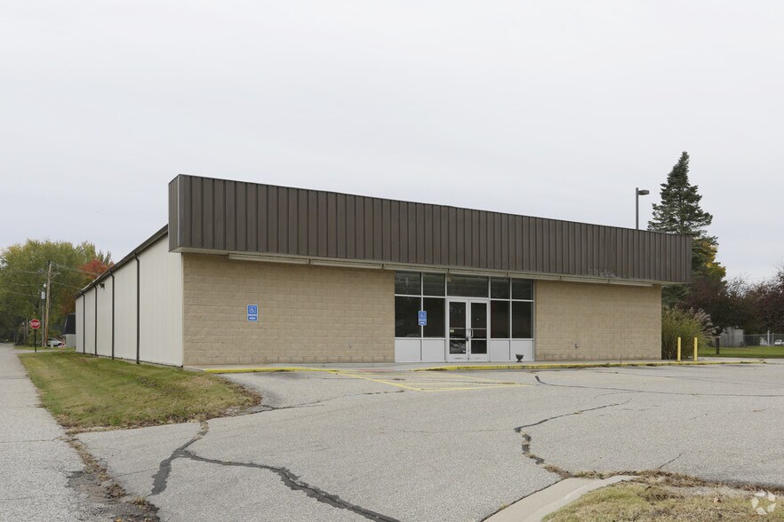 Primary Photo Of 924 E Michigan Ave, Paw Paw Freestanding For Lease