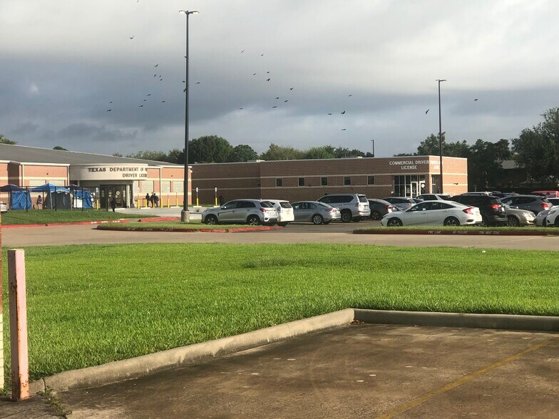 More Photos Of 12250 S Gessner Dr, Houston Auto Repair For Sale