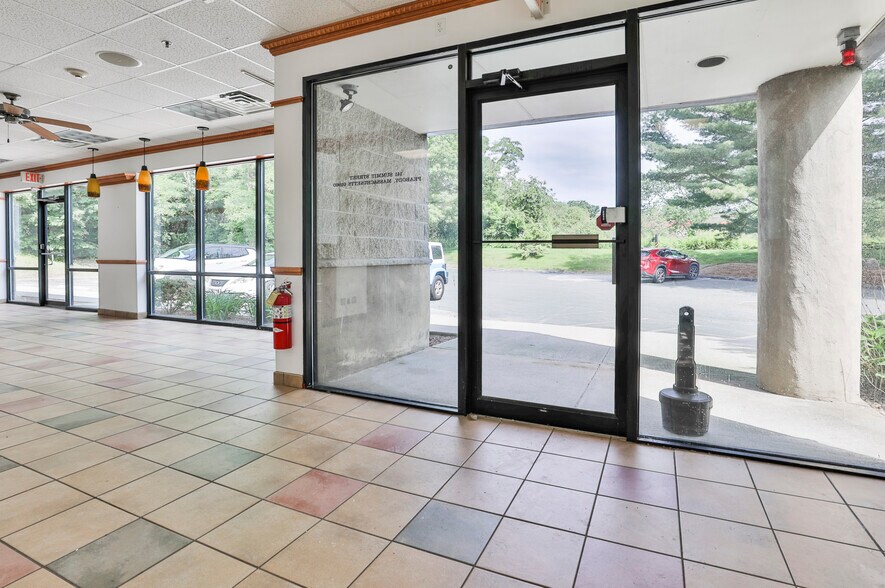 More Photos Of 141 Summit St, Peabody Freestanding For Lease