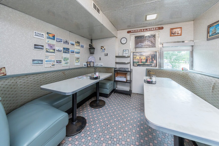 More Photos Of 113 W Broadway, Salem Restaurant For Sale